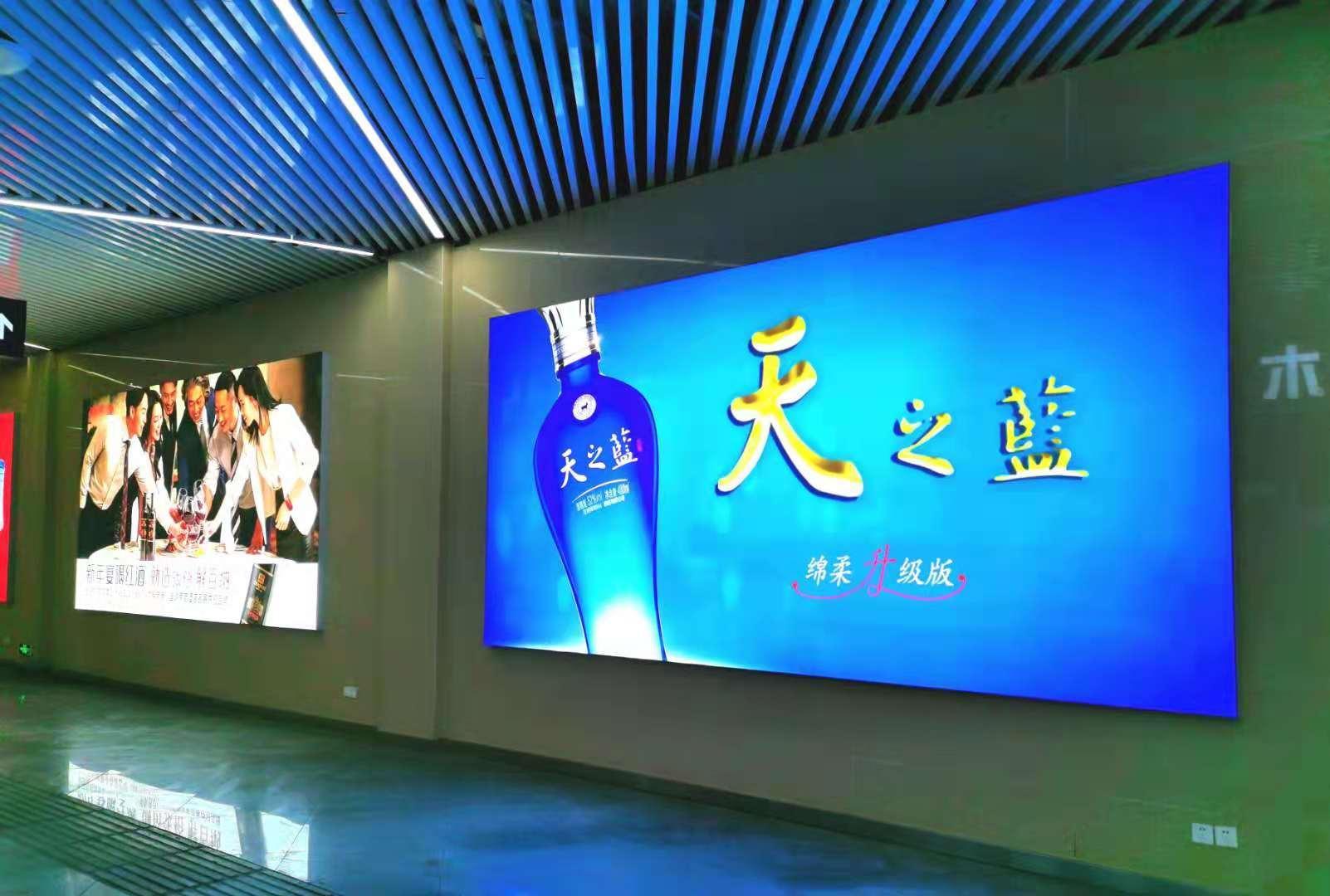 江西九江九江火车站下客通道火车高铁灯箱