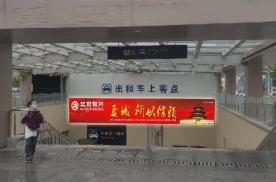 江西九江火车站出租车乘车上客点火车高铁灯箱