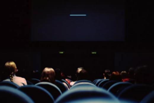 户外广告收入下降，这家电影院欠下4个亿关停140家分店