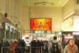 湖南长沙芙蓉区火车站内第3、4候车室上方火车高铁LED屏