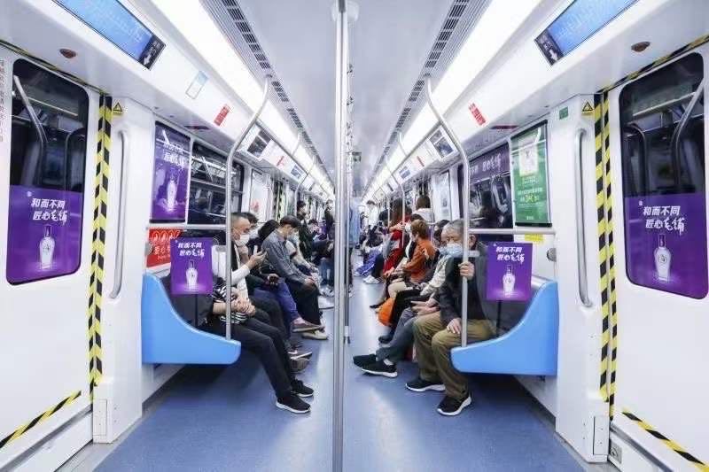 广东深圳地铁2号线（3期）地铁轻轨灯箱
