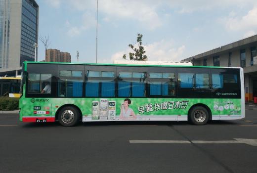 上海公交车身广告怎么样?瞧一瞧其优势及价格？