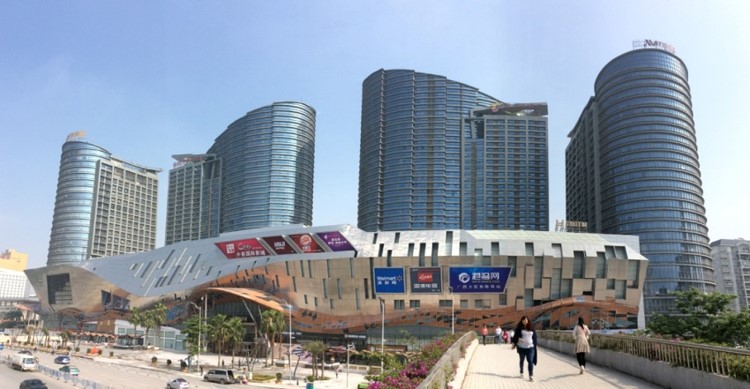 广西南宁青秀区会展航洋城商场正大门入口左侧商超卖场LED屏