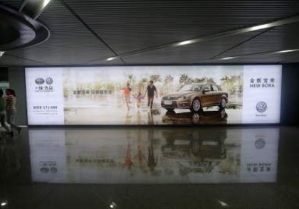 四川成都全成都成都双流国际机场T2航站楼到达夹层CD5-2机场灯箱广告