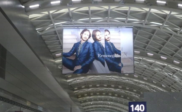 四川成都全成都双流国际机场T2航站楼二层出发候机区CD-TF05、9、11机场旗类广告