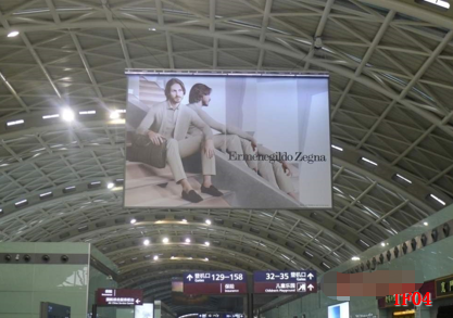 四川成都全成都成都双流国际机场T2航站楼二层出发候机CD-TF01、4机场旗类广告