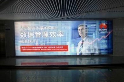 四川成都全成都成都双流国际机场T2航站楼到达夹层CD6-1、4机场灯箱广告