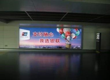 湖北武汉全武汉天河国际机场国内到达通廊WH-D14、15机场灯箱广告