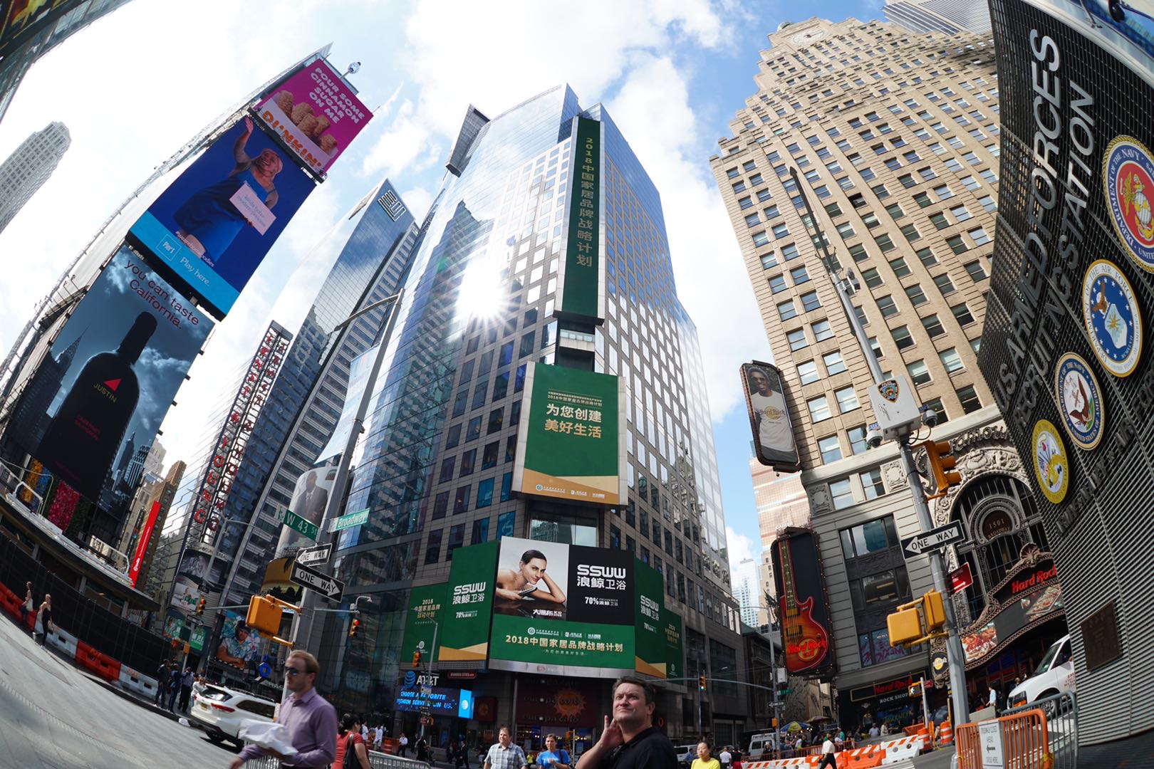 海外美国全美国纽约时代广场汤森路透广告屏43号和第七大道交叉口海外国际LED屏