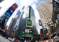 海外美国全美国纽约时代广场汤森路透广告屏43号和第七大道交叉口海外国际LED屏