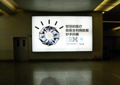天津全天津滨海国际机场一层国内到达TJ28机场灯箱广告