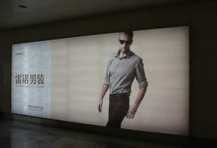 山东济南全济南济南遥墙国际机场一层国内到达通道JN12机场灯箱广告