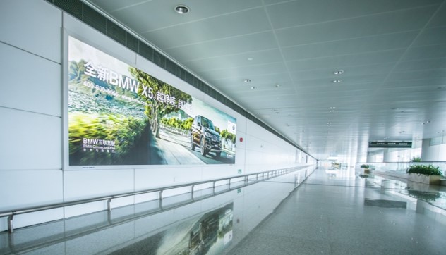 浙江杭州萧山萧山国际机场国内T3到达夹层自动扶梯旁HZ-APN-DA66机场灯箱广告