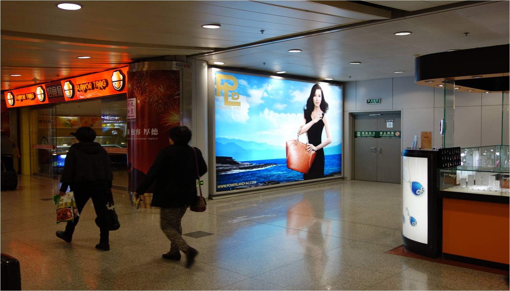 北京朝阳区全朝阳区首都机场国内出发东侧通廊4K机场灯箱广告