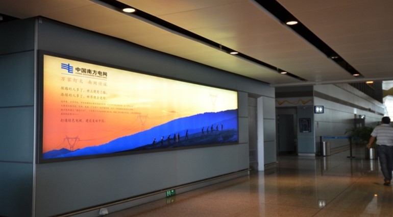 云南昆明全昆明长水机场3层出发大厅安检通道西侧CS-AP-HDL30、31机场灯箱广告