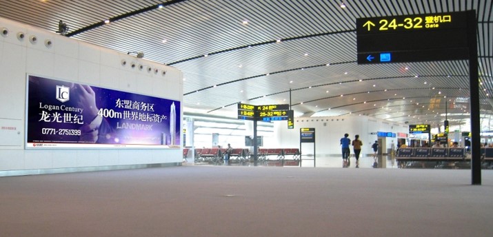 广西南宁全南宁南宁吴圩国际机场三楼左上指廊候机区B8机场灯箱广告