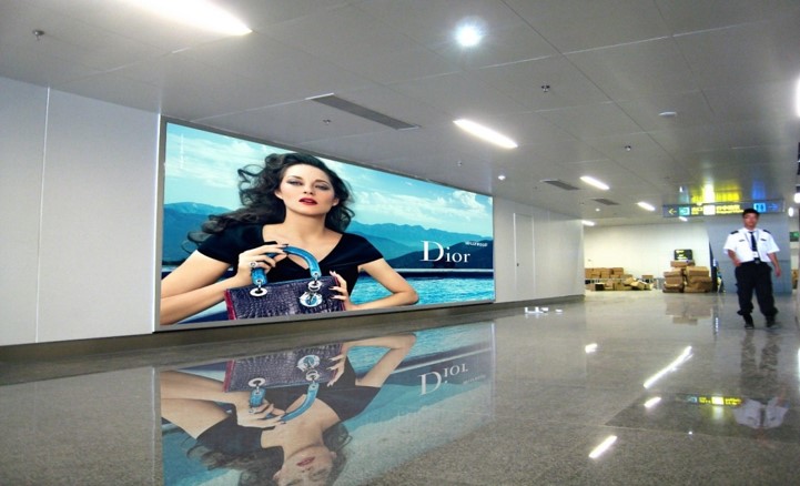 广西南宁全南宁南宁吴圩国际机场一楼国内远机位到达通道A8机场灯箱广告