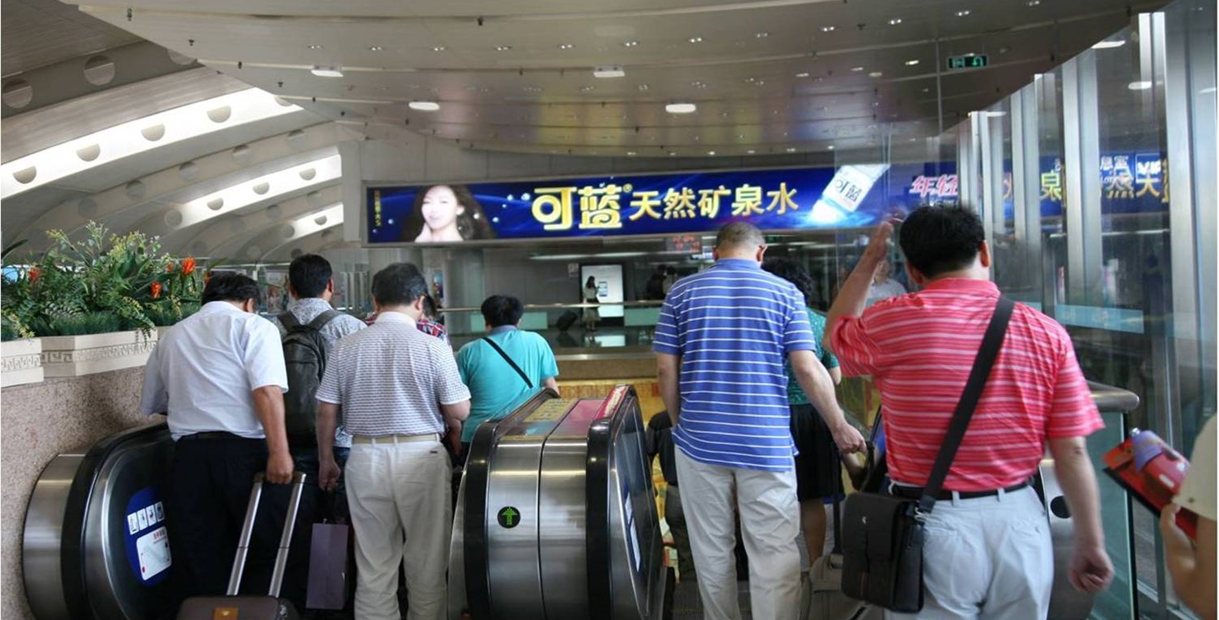 北京朝阳区全朝阳区首都机场国内到达通廊1H机场灯箱广告