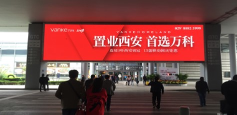 陕西咸阳渭城区西安咸阳国际机场T3出口与交通枢纽综合楼入口连接处机场LED屏