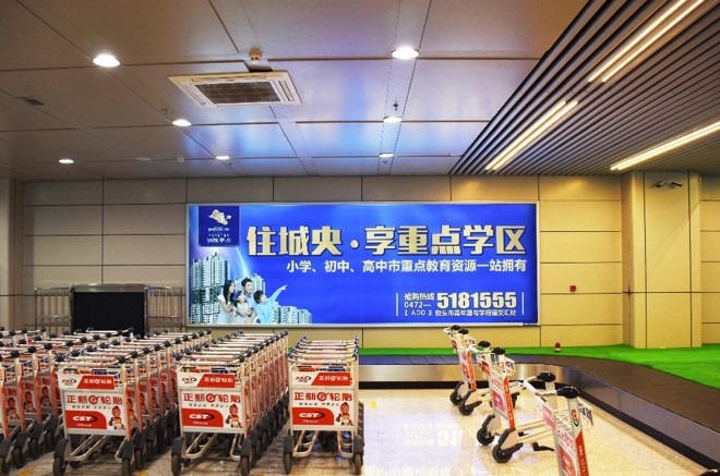 内蒙古全内蒙古包头机场到达层行李厅后墙BAV-21N-D001~D004机场灯箱广告