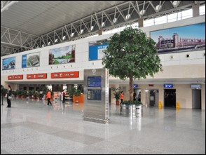 吉林长春全长春龙嘉国际机场二层出港大厅CLJ-12J-D043-047机场灯箱广告