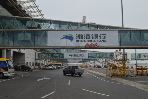 湖北武汉全武汉天河国际机场国内出发外廊桥WTH-23N-H002-1-21机场框架海报