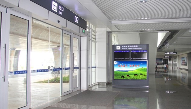 湖南衡阳全衡阳南岳机场到达层大门入口旁HNY-F1-HD001、2、3、4机场灯箱广告