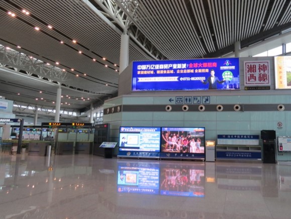 湖南长沙长沙县黄花国际机场国际出发检验检疫办公室顶CHH-23N-D027机场灯箱广告