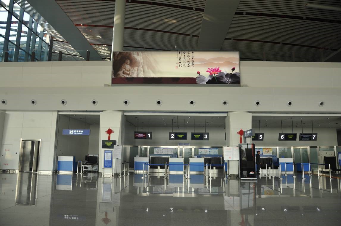 山西忻州全忻州五台山机场一楼大厅值机上方XWT-11G-D005机场灯箱广告