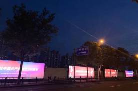 上海浦东新区国展路世博展览馆S1门对面停车场灯箱广告