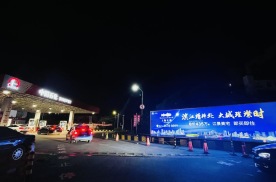 上海杨浦区包头路518号中国石化加油站灯箱