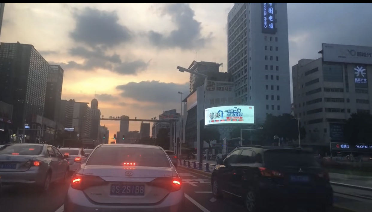 广东东莞南城鸿福路口电信局商超卖场LED屏