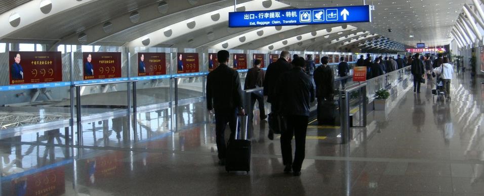 北京朝阳区全朝阳区首都国际机场T2航站楼到达通廊主通道机场墙贴/地贴