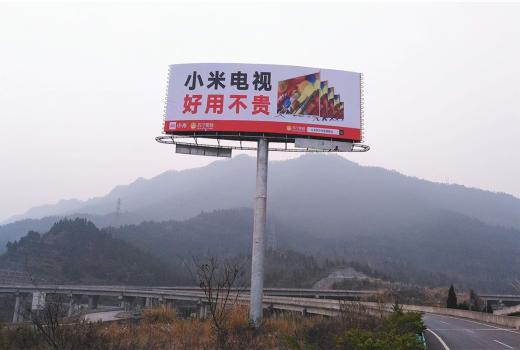 高速公路旁的大广告牌叫什么?解读其受青睐的原因？