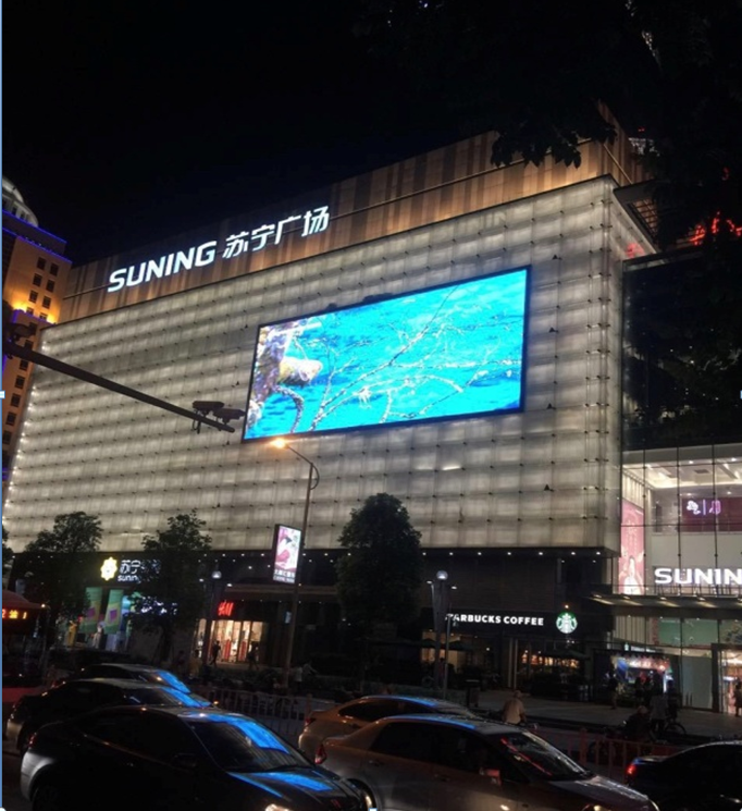 广东汕头龙湖区长平路与金环路交界苏宁广场外墙商超卖场LED屏