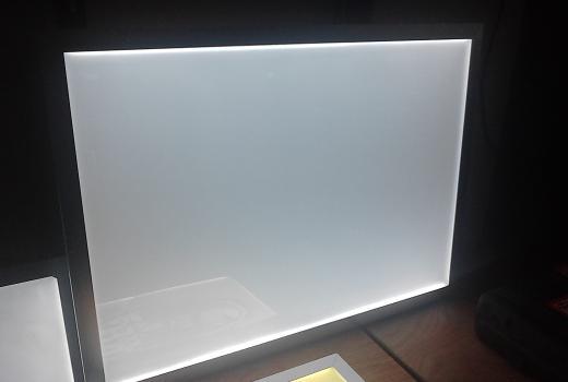 超薄灯箱厚度一般多少?超薄灯箱设计有哪些注意要点?