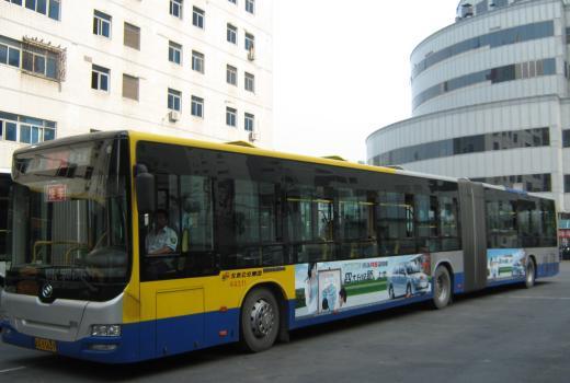 公交车车身广告收费标准，公交车身广告效果怎么样?