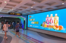 河南郑州二七广场站D出口旁黄金长廊通道地铁轻轨LCD电子屏