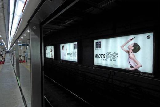 提前了解地铁站灯箱广告位形式，提高广告效益