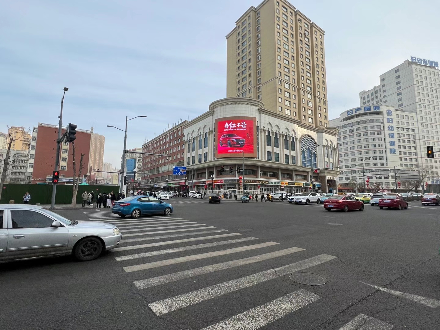 新疆乌鲁木齐天山区山西巷金泉商城城市道路LED屏