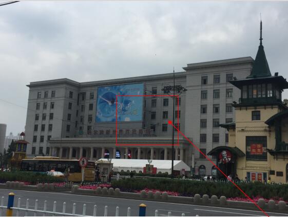 黑龙江哈尔滨南岗区新世界百货红军街与花园街交叉口街边设施单面大牌
