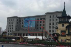 黑龙江哈尔滨南岗区新世界百货红军街与花园街交叉口街边设施单面大牌