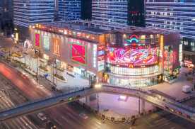 河南郑州新世界百货东侧商超卖场灯箱