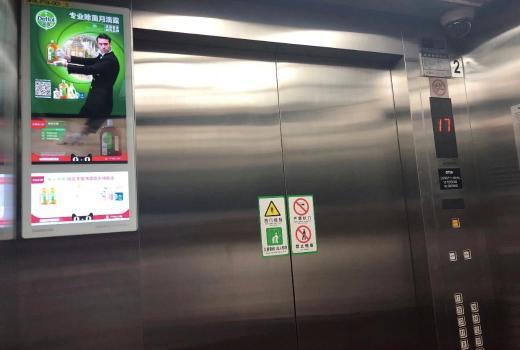 电梯广告屏更换需哪些工具?电梯广告投放价格有标准吗?