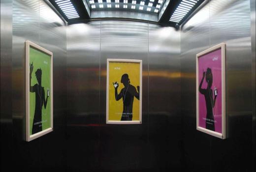 在电梯里做广告有用吗?小编给你做个对比就明白了