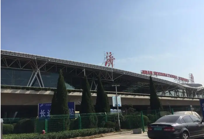 山东济南济南长途汽车总站（北区）汽车站LCD电子屏