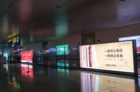 河南郑州郑州东站出口通道旁火车高铁灯箱