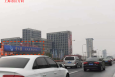 上海嘉定区京沪高速北侧大润发楼顶城市道路喷绘/写真布