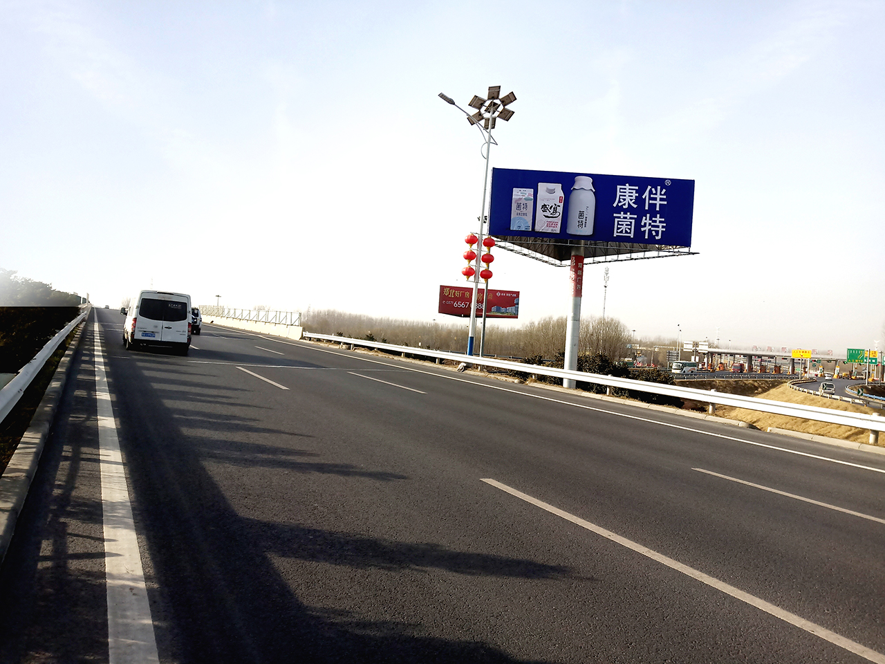 河南郑州郑新黄河大桥与平原新区东站互通塔一高速公路单面大牌