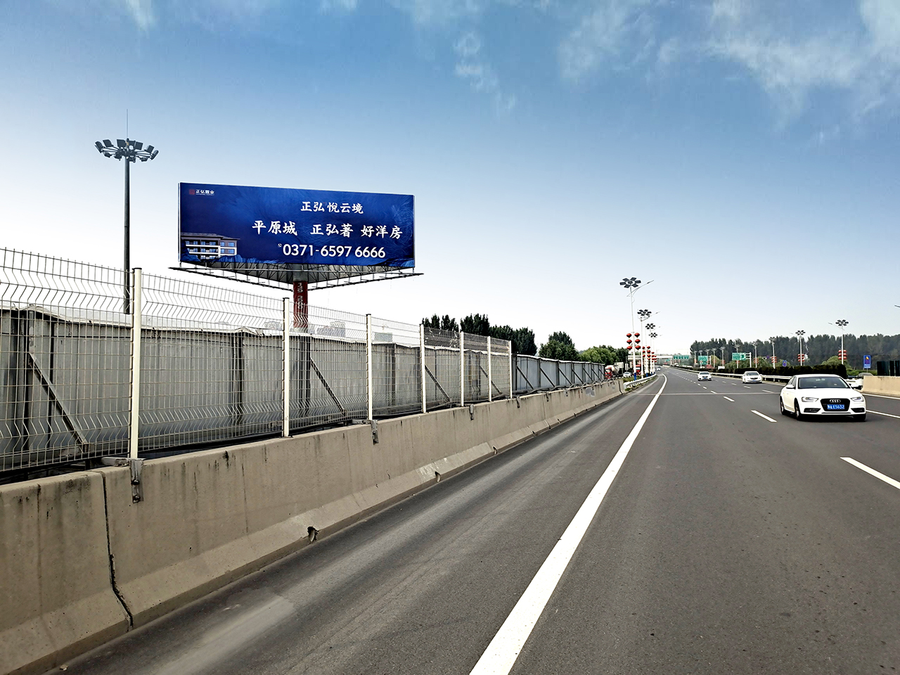 河南郑州郑新黄河大桥与平原新区东站互通塔二高速公路单面大牌